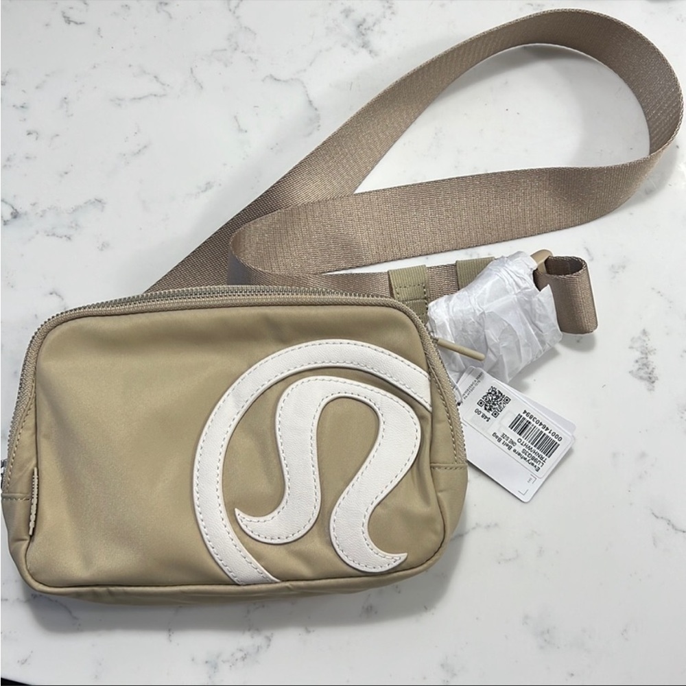 LULULEMON ✨ NwT ✨ Trench Opal Everywhere Belt Bag​​​​​​ - Picture 3 of 5